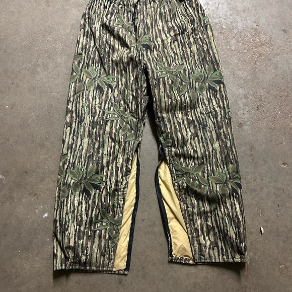 Vintage Cabela's Green and Brown Camouflage Cargo Pants - Picture 1 of 5